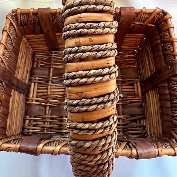 Hand Woven Basket with Handle Vintage Intricate Design EUC - Picture 7 of 14